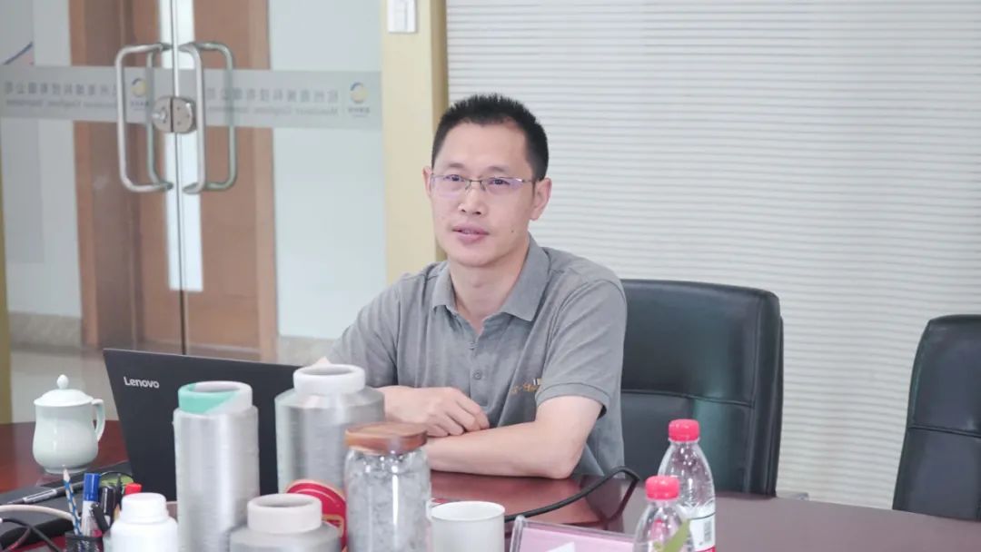 杭州市政协常委、工商联副会长、德意控股集团董事长高德康，敦钧资产董事长许辽锋，华驰化纤董事长高月萍莅临高烯科技调研指导!