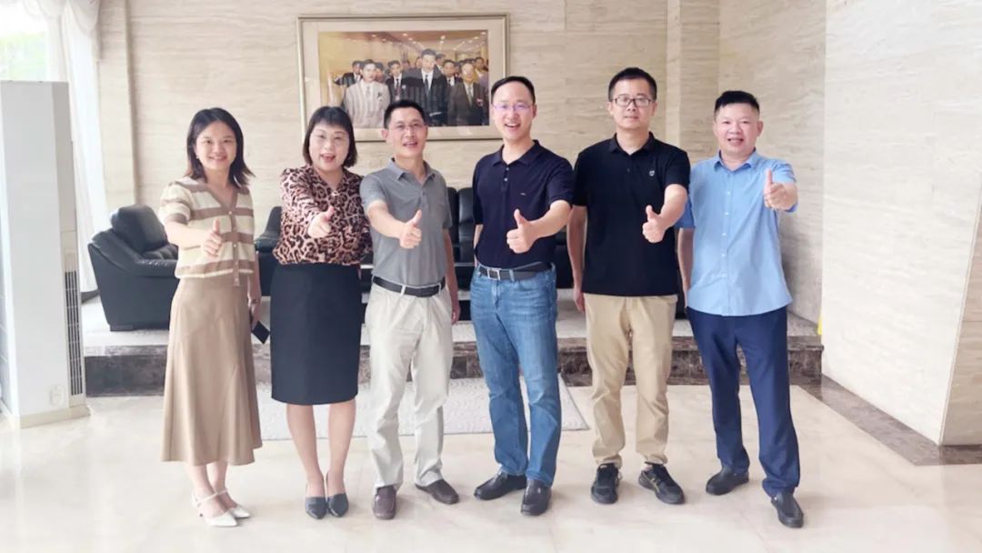 杭州市政协常委、工商联副会长、德意控股集团董事长高德康，敦钧资产董事长许辽锋，华驰化纤董事长高月萍莅临高烯科技调研指导!