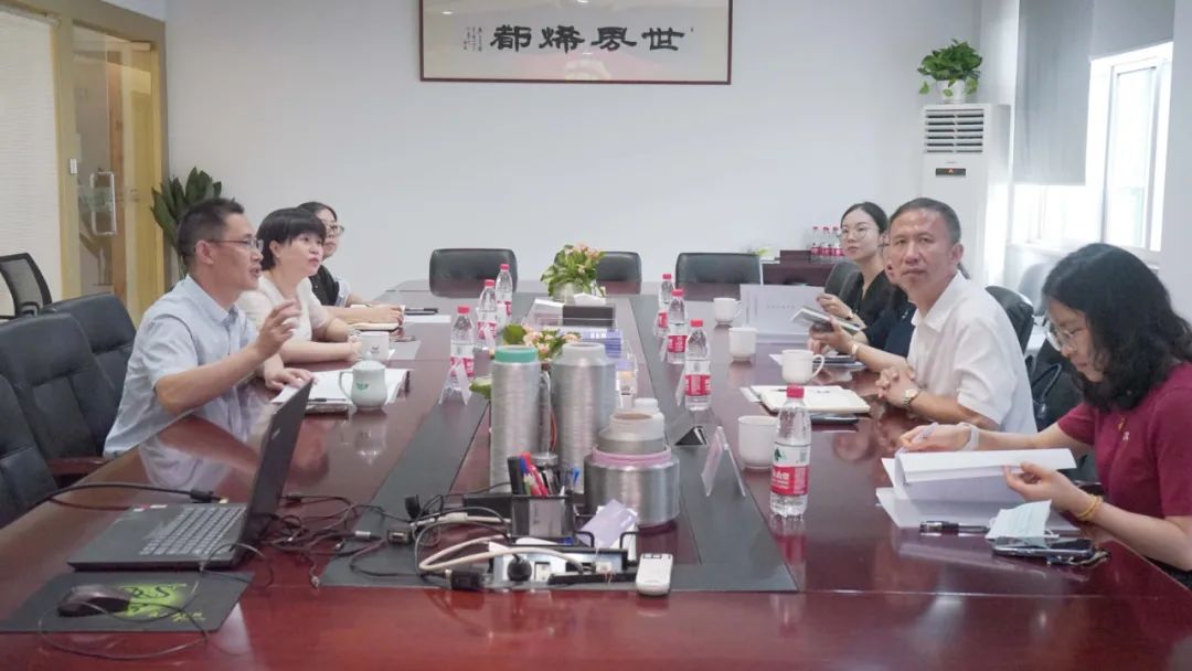 杭州市经信局党组成员、二级巡视员曹勇前一行莅临高烯科技调研指导!