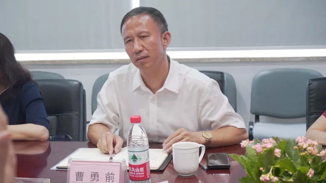 杭州市经信局党组成员、二级巡视员曹勇前一行莅临高烯科技调研指导!