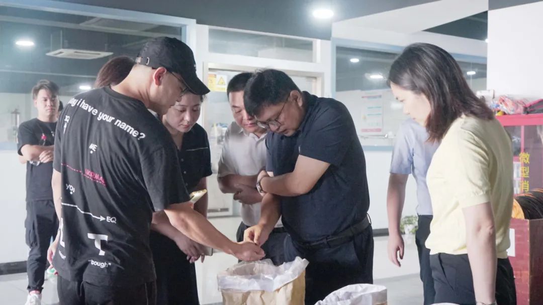 湖南株洲高新区经济合作局局长李浩一行莅临高烯科技调研指导!