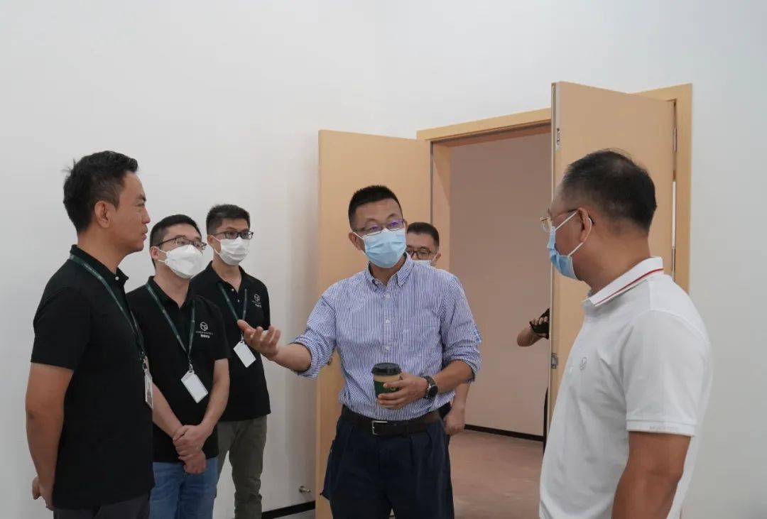 松山湖管委会主任欧阳南江一行考察墨睿科技