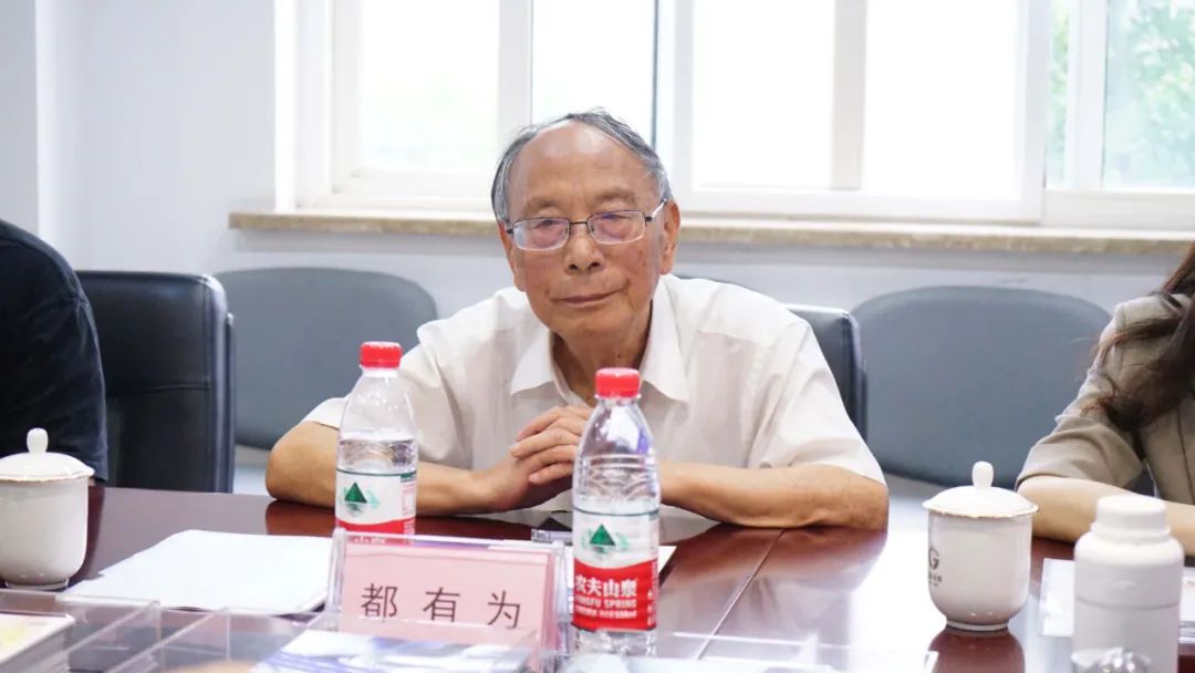 走出石墨烯产业化创新之路！中国科学院院士都有为一行莅临高烯科技调研指导！