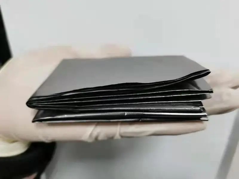 前沿 | 武汉理工大学何大平团队将纳米级石墨粉打造成石墨烯薄膜