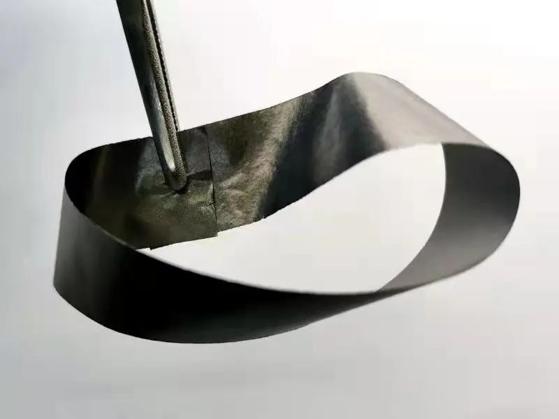 前沿 | 武汉理工大学何大平团队将纳米级石墨粉打造成石墨烯薄膜