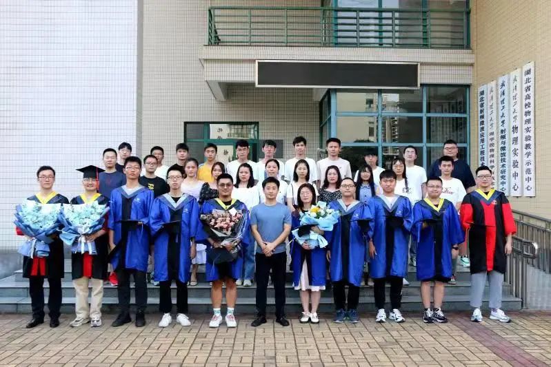 前沿 | 武汉理工大学何大平团队将纳米级石墨粉打造成石墨烯薄膜