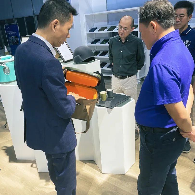 第十三届全国人大代表、北京金杜律师事务所管委会主席王俊峰一行莅临中烯新材料考察调研