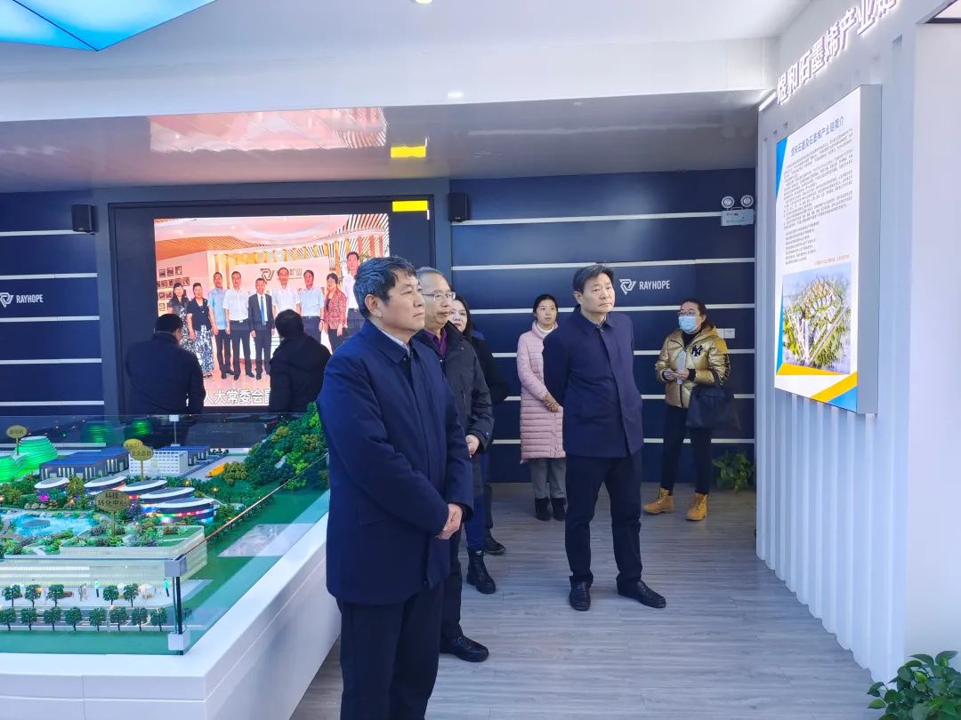 新乡市人大副主任路文忠莅临新乡煜和研究院参观调研