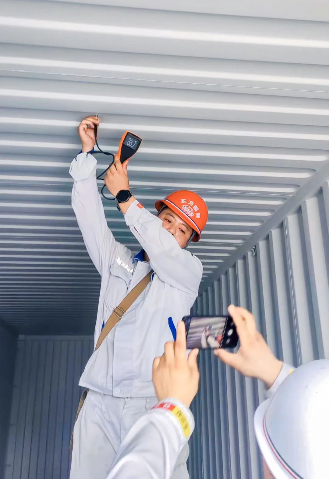 中烯新材料寰宇东方国际集装箱涂装项目通过验收，双方达成共识合作成立涂装技术研究院。