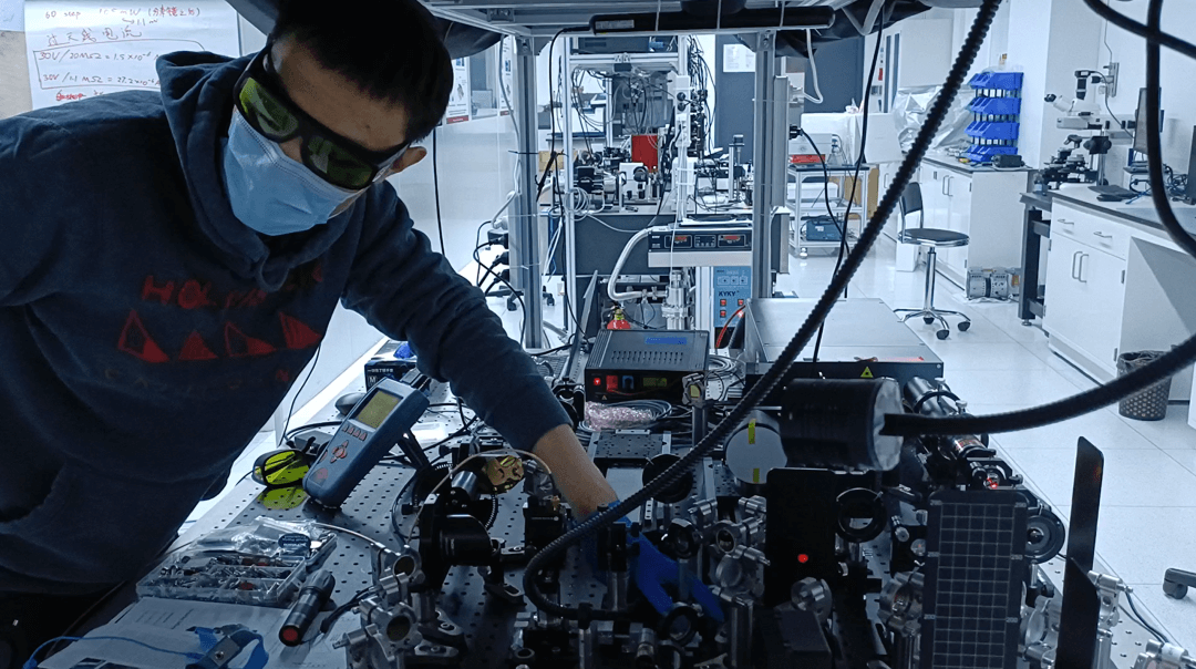 Science! 我院尹建波研究员最新成果报道双层石墨烯的谷霍尔效应