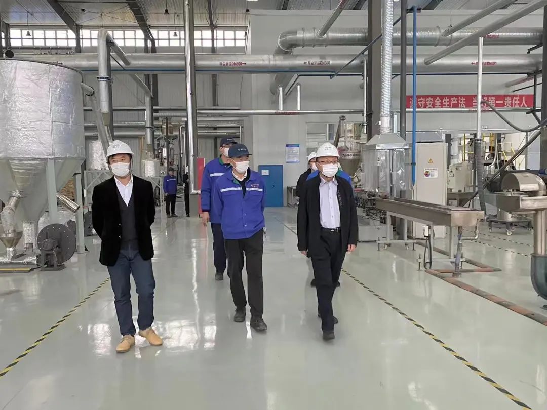 【新闻】鲍学彬带队到石墨烯高分子复合材料标准化车间检查指导工作