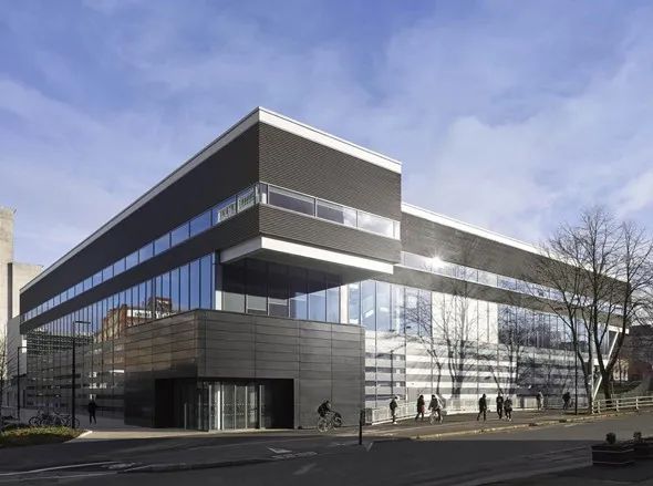 Molecules：刘忠范院士——何须浅碧轻红色，自是花间第一流 | MDPI 人物专访