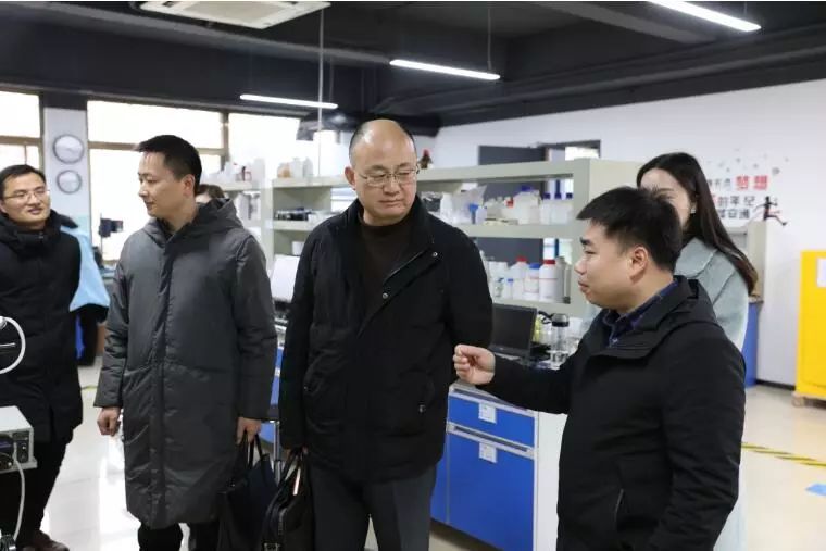 省经信厅原材料处调研员赵森一行人莅临微晶科技调研参观