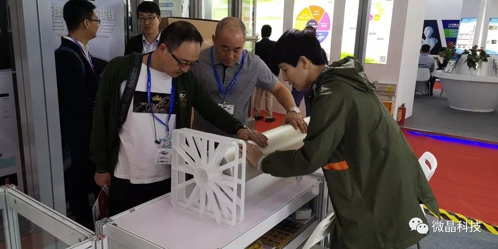 开启折叠时代！微晶科技亮相2019深圳国际全触与显示展