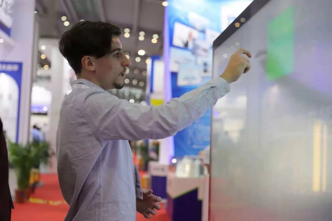 微晶参加深圳国际全触与显示展