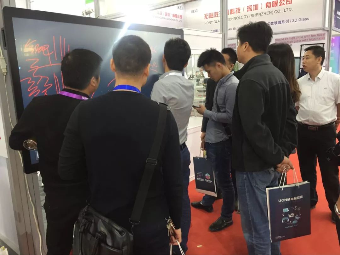 微晶参加深圳国际全触与显示展