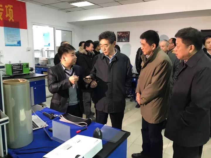 安徽省常务副省长邓向阳莅临微晶公司参观考察