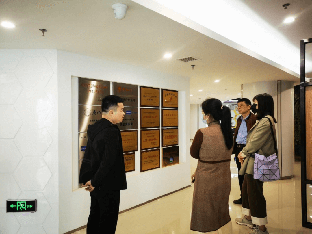 红娘牵线，产校融合——我校机械科学与电气工程学院和厦门凯纳石墨烯技术股份有限公司共建合作研发基地