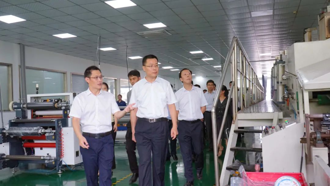 余杭区人大常委会副主任、良渚新城党工委书记曾宏一行莅临高烯科技考察调研