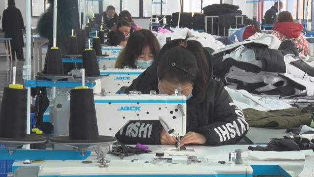 【全力拼经济 奋战开门红】极热科技石墨烯高端应用科创园：铆足干劲忙生产 奋力冲刺一季度“开门红”