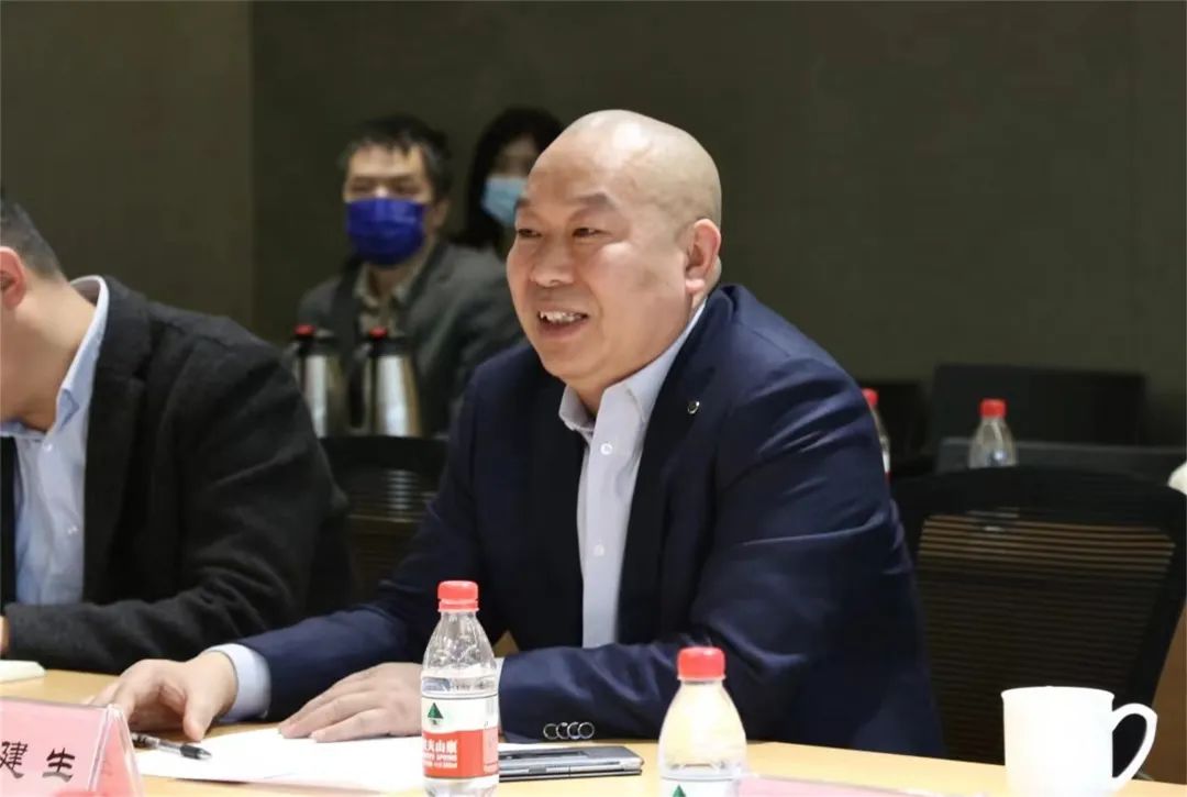 强强联手 开拓石墨烯大健康产业——大象融媒党委书记、董事长张建生与烯旺科技董事长冯冠平教授举行会谈