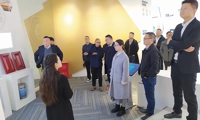 攀枝花市经济合作局倪雪锋一行莅临烯碳科技考察