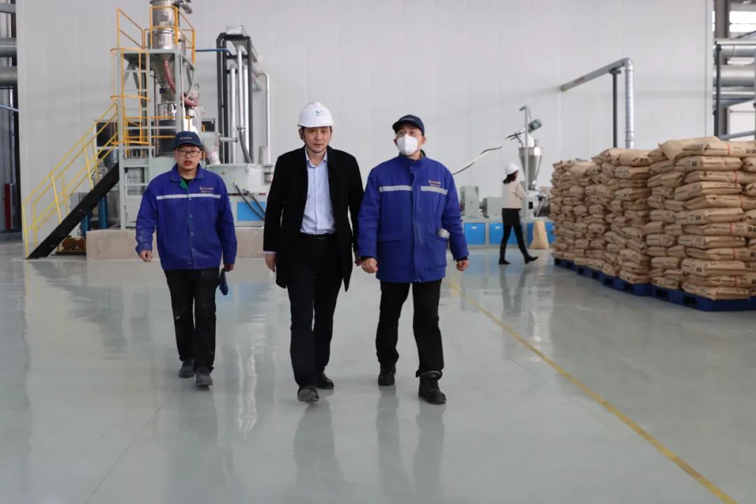 【新闻】康甲到标准化车间进行工作调研