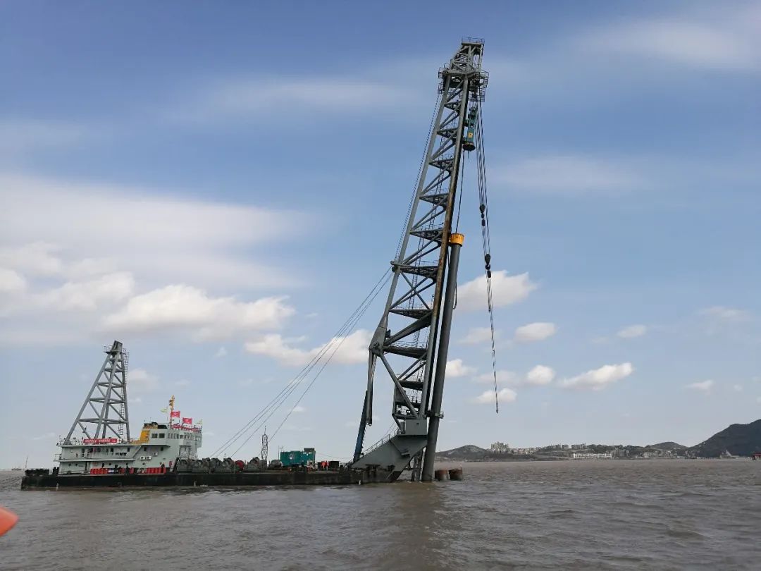 宁波材料所与科鑫重工联合研制的通苏嘉甬高铁宁波段首根试验钢管桩沉桩成功