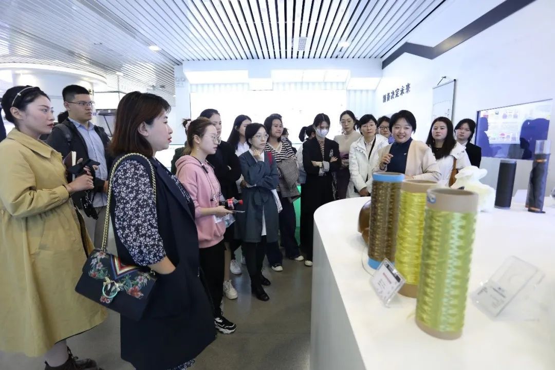 北京石墨烯研究院有限公司与中国人民大学商学院教学实践基地揭牌仪式成功举办