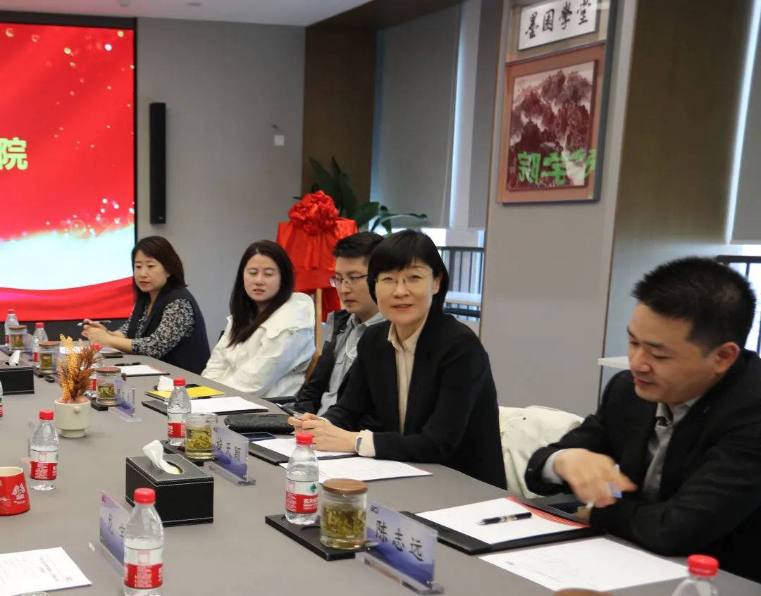 北京石墨烯研究院有限公司与中国人民大学商学院教学实践基地揭牌仪式成功举办