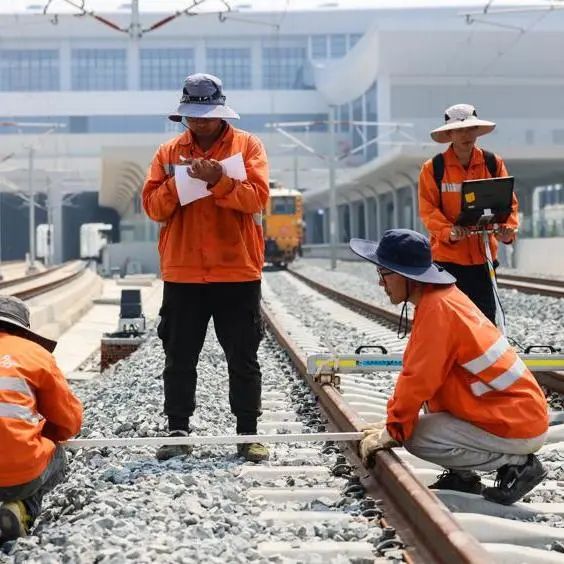 中烯水性石墨烯导热散热防腐涂料成功应用在福厦高铁全线电子设备