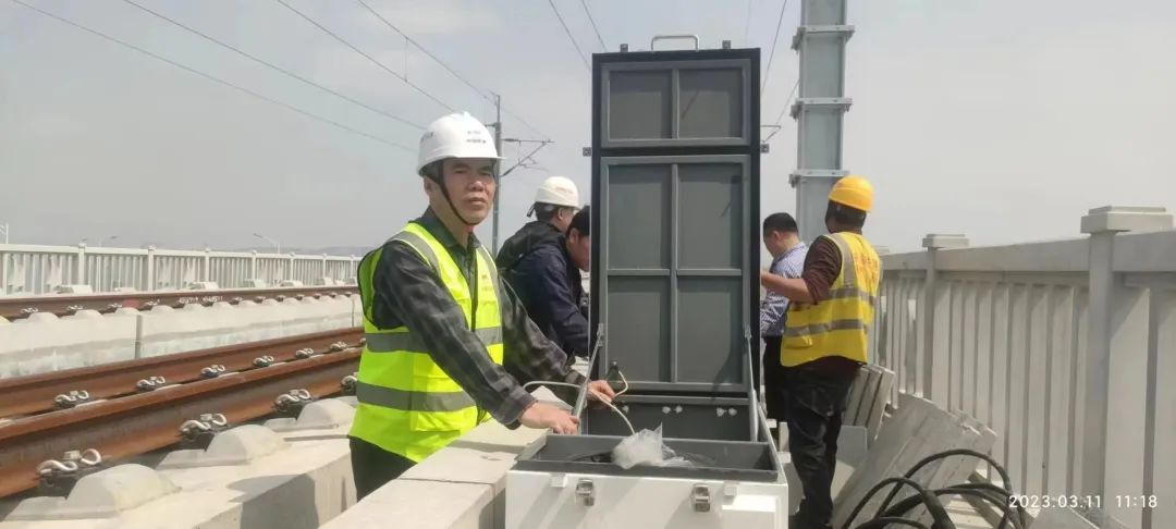 中烯水性石墨烯导热散热防腐涂料成功应用在福厦高铁全线电子设备