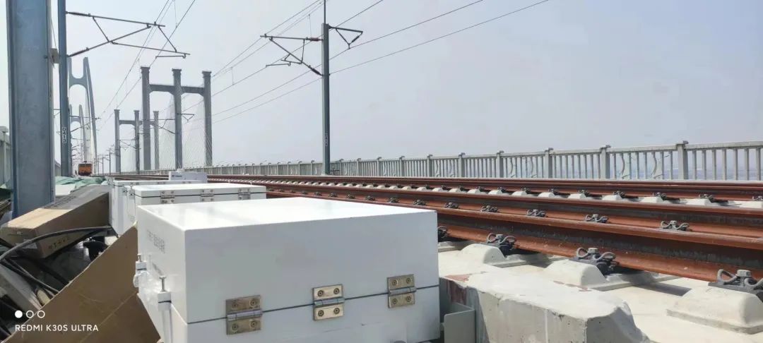 中烯水性石墨烯导热散热防腐涂料成功应用在福厦高铁全线电子设备