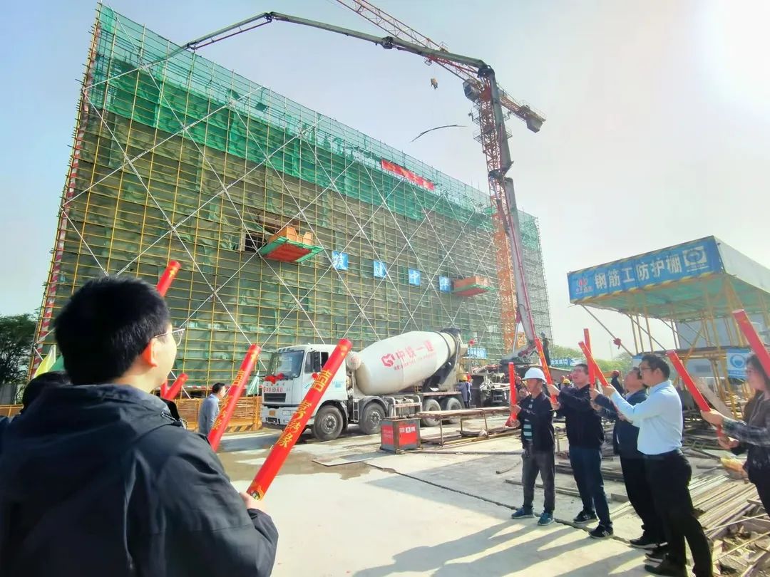 喜封金顶 不负所期丨恭贺第六元素“研发中心”封顶大吉！