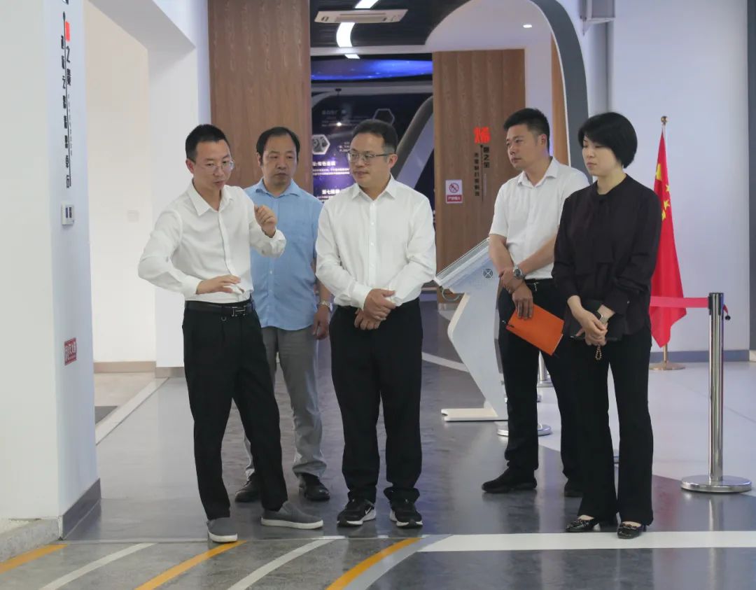走进石墨烯产业园丨牛墨科技获金华市科协、金东区科技局领导点赞