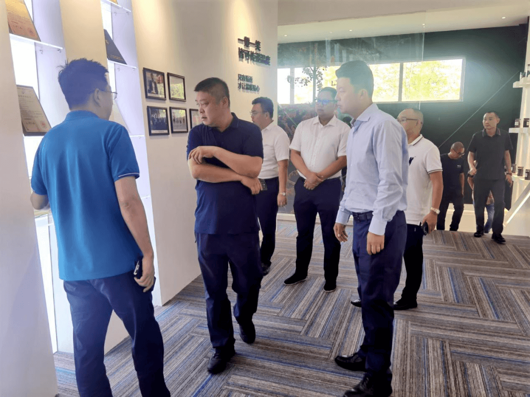 中建八局西南分公司纪委书记、副总经理刘继峰一行莅临烯材科技考察调研