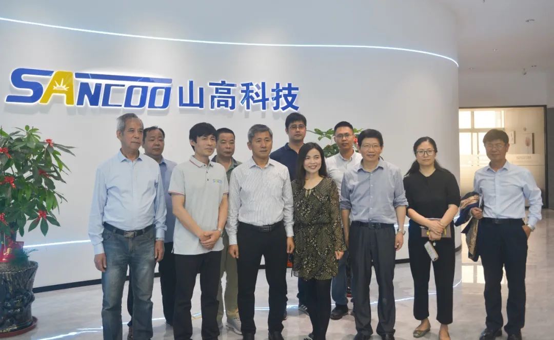 校企共融 同谋发展 | 我校副校长郭士正一行走访火炬石墨烯新材料产业园多家企业