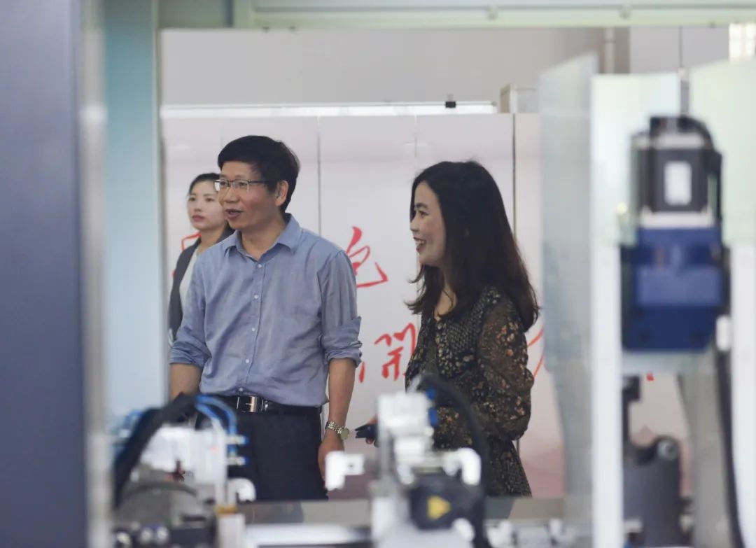 校企共融 同谋发展 | 我校副校长郭士正一行走访火炬石墨烯新材料产业园多家企业