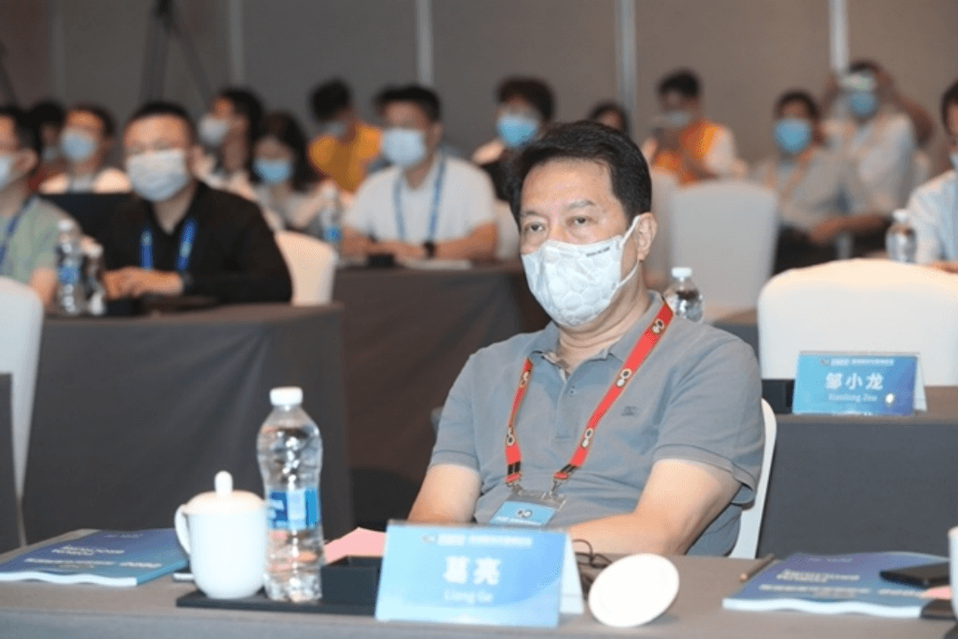 超亲石墨烯口罩“霸屏”顶级石墨烯论坛，与会者们争相佩戴！