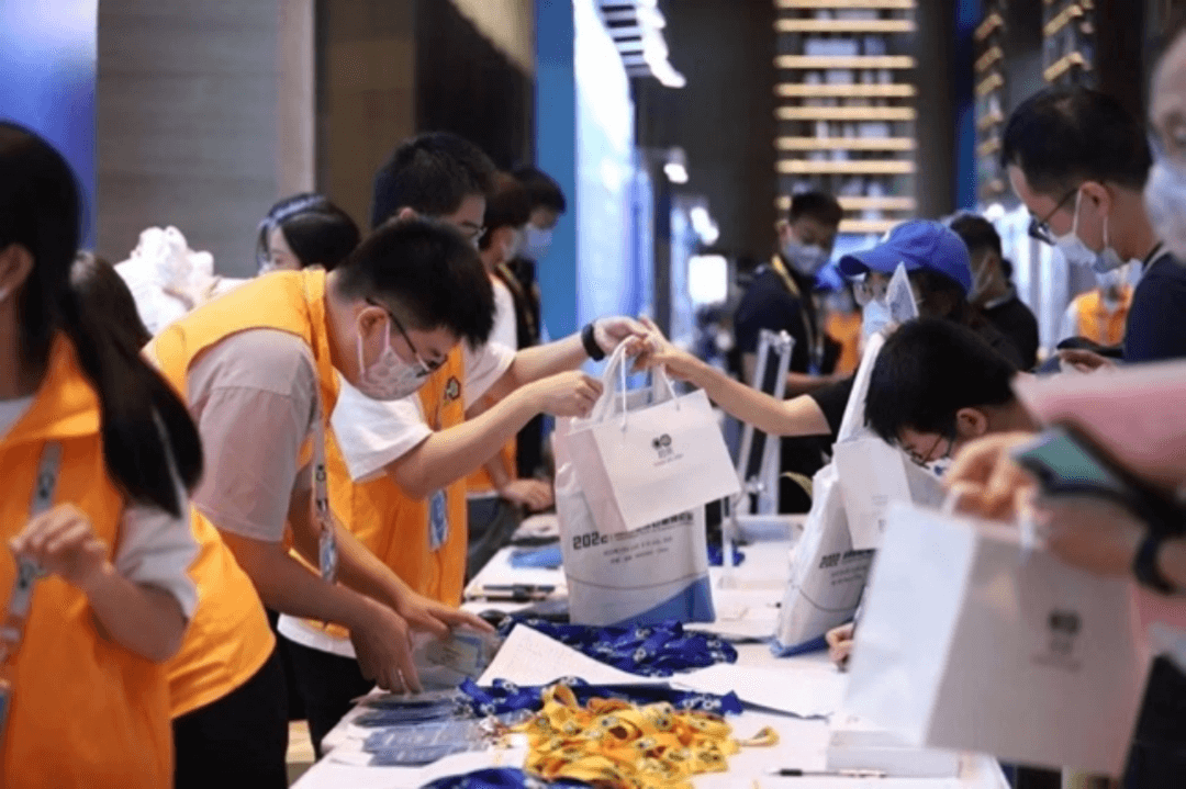 超亲石墨烯口罩“霸屏”顶级石墨烯论坛，与会者们争相佩戴！