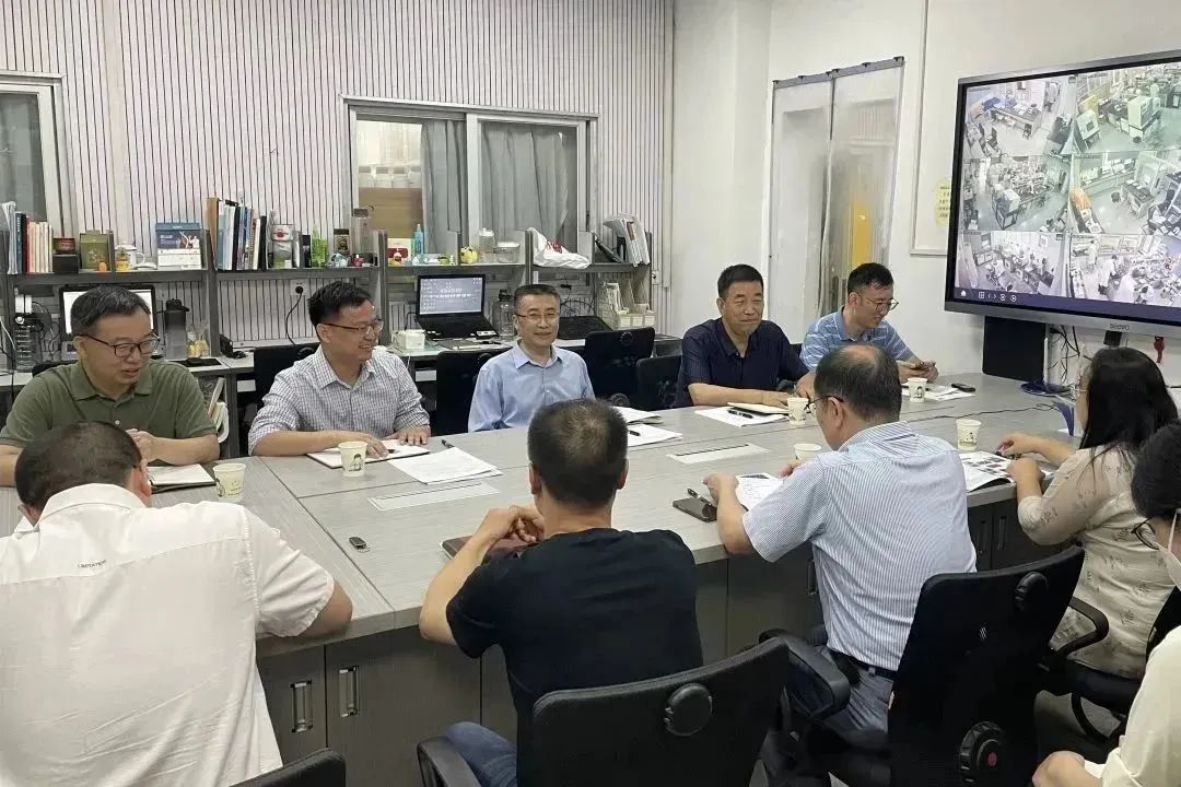 华侨大学吴剑平校长率队来我中心调研