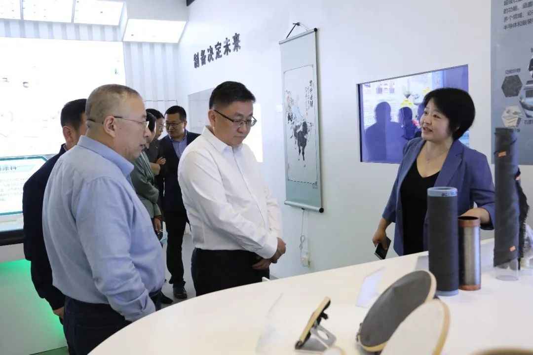 新华社瞭望周刊社、九三学社中央领导一行到访BGI