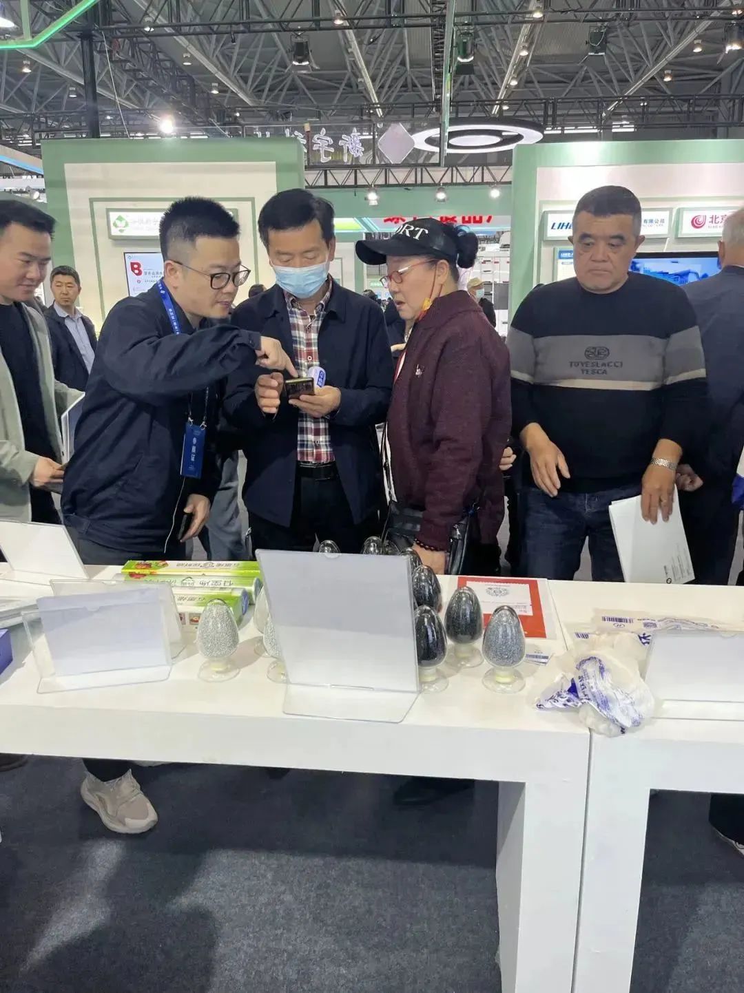 深圳石墨烯研究院亮相第二届中国（安徽）科技创新成果转化交易会