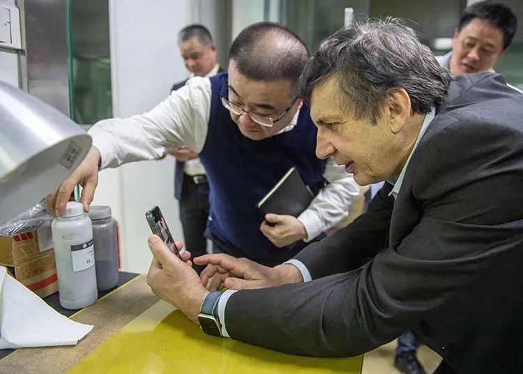 重磅！诺贝尔奖得主、石墨烯之父到访超威集团，深入开展石墨烯电池技术合作！