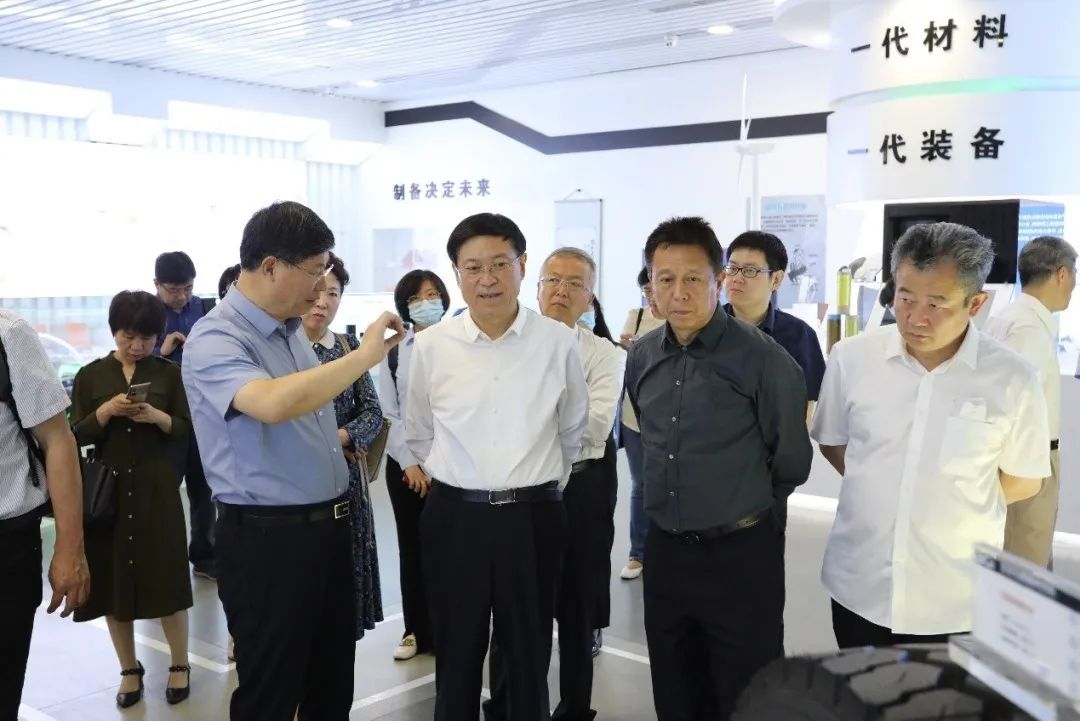 市政协科技委主任许强带队到BGI调研座谈