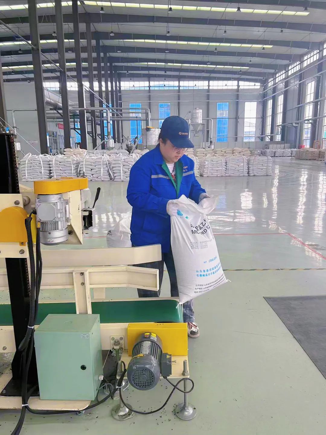 平凡岗位铸就不凡青春——记研发中心2022年度劳动模范李凤卿