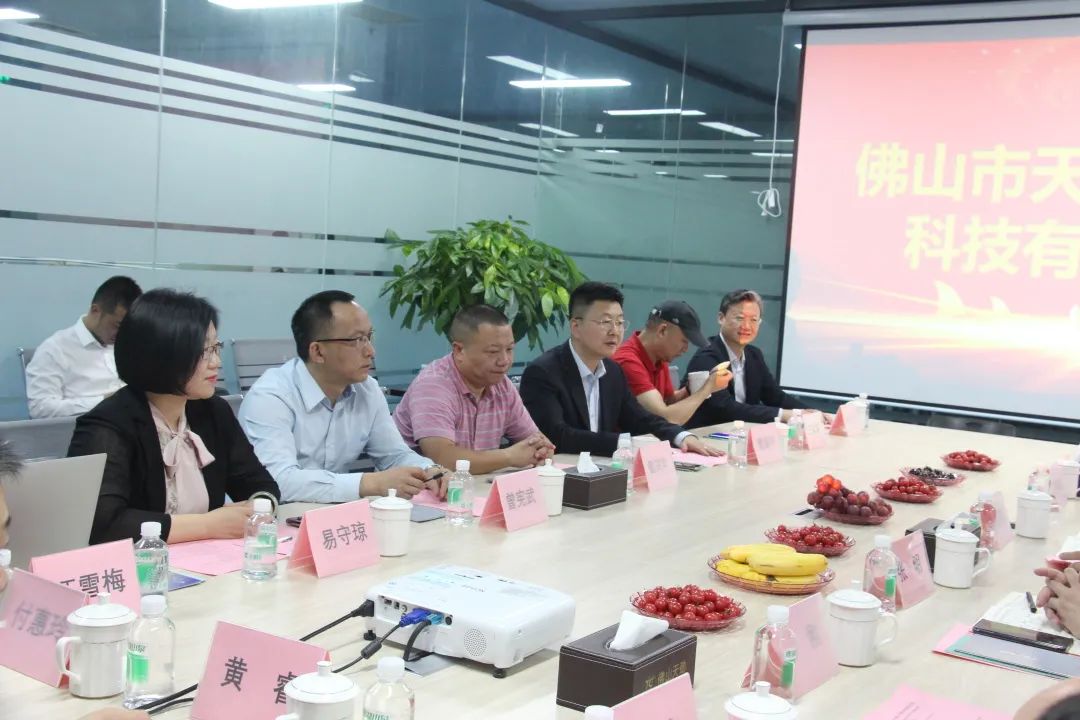 华高控股集团与贵州铜仁签署战略合作协议