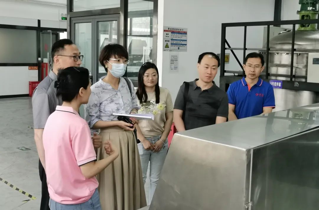 青岛海洋发展管理局海管中心赵志宏副主任一行莅临华高墨烯考察交流