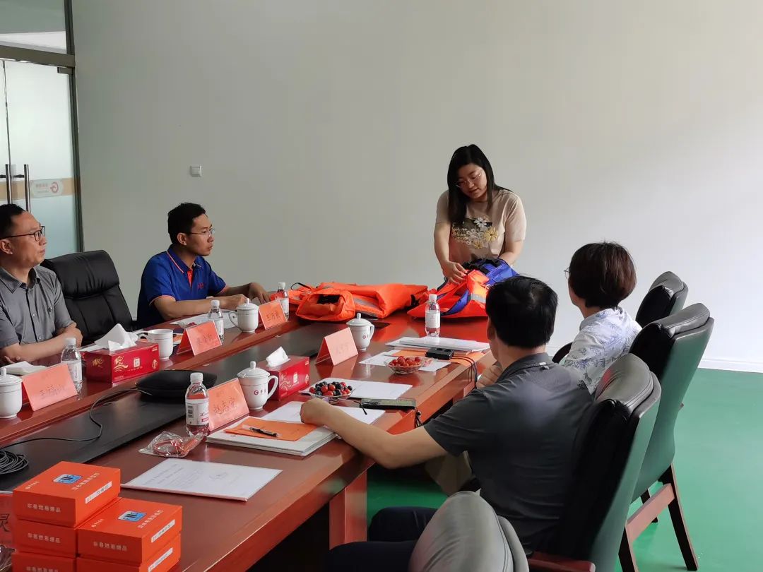 青岛海洋发展管理局海管中心赵志宏副主任一行莅临华高墨烯考察交流