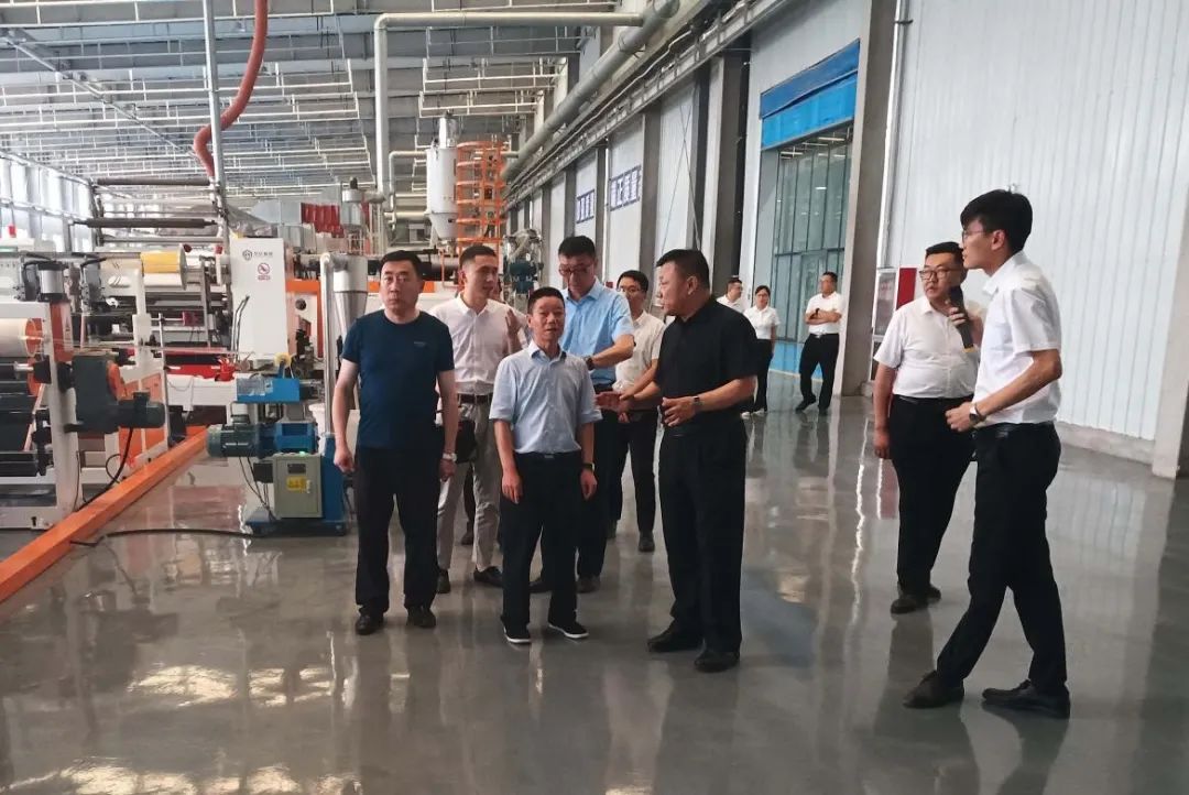 新疆巴音郭楞蒙古自治州领导来我司考察调研